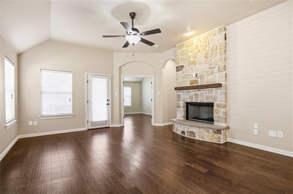 1004 Edgefield Lane Property Photo 8