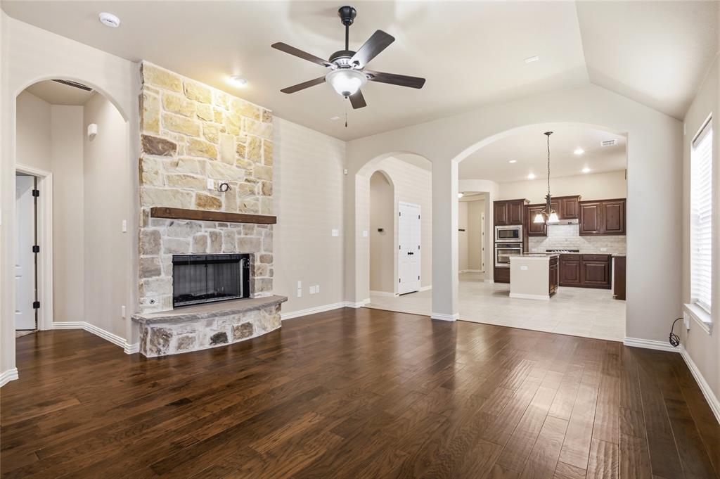 1004 Edgefield Lane Property Photo 9