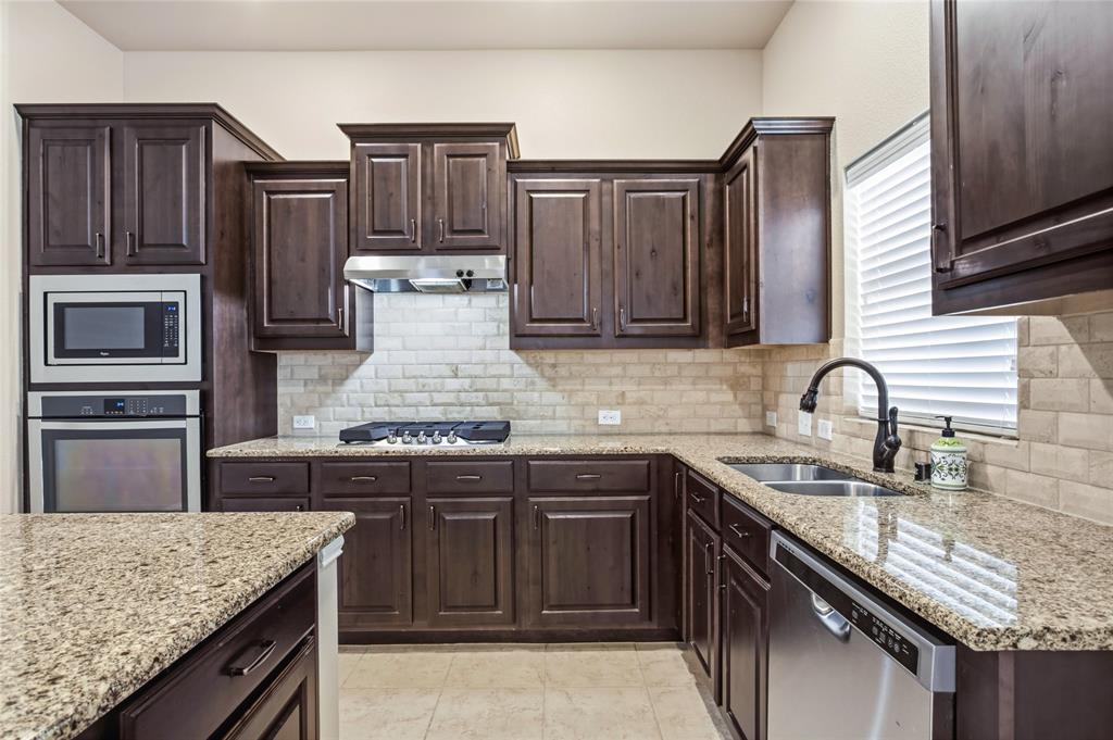 1004 Edgefield Lane Property Photo 10