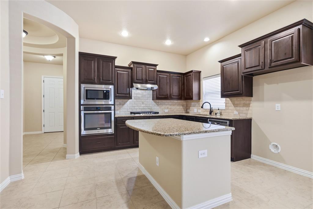 1004 Edgefield Lane Property Photo 11