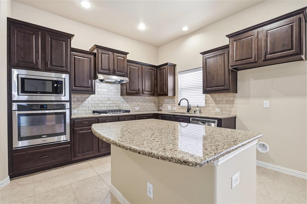 1004 Edgefield Lane Property Photo 12