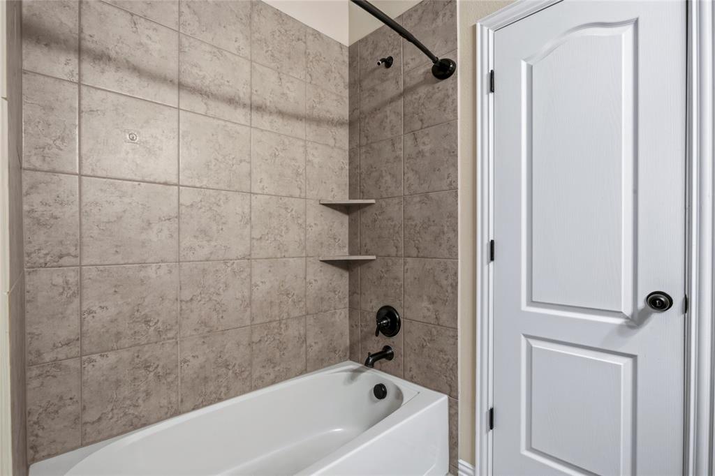 1004 Edgefield Lane Property Photo 28