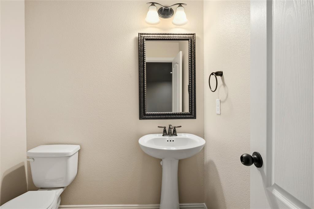 1004 Edgefield Lane Property Photo 31