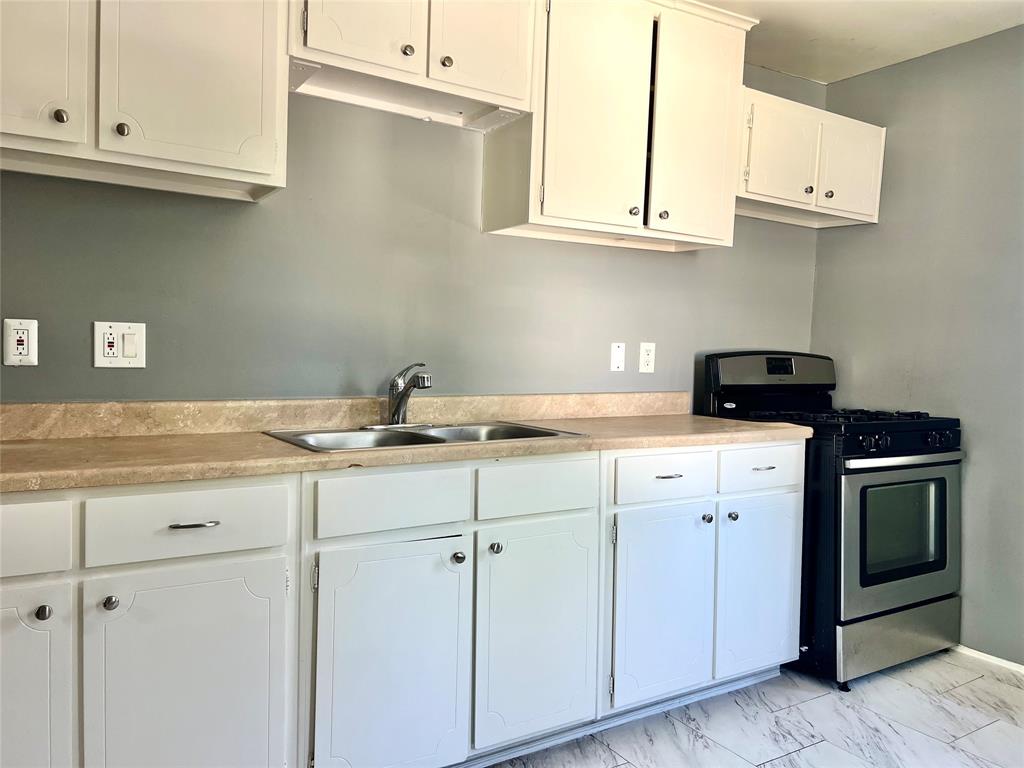 1017 Vine Street 2 Property Photo 6