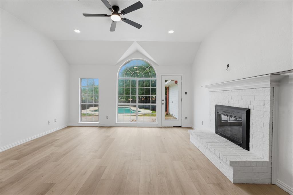 8260 Edgewater Drive Property Photo 8