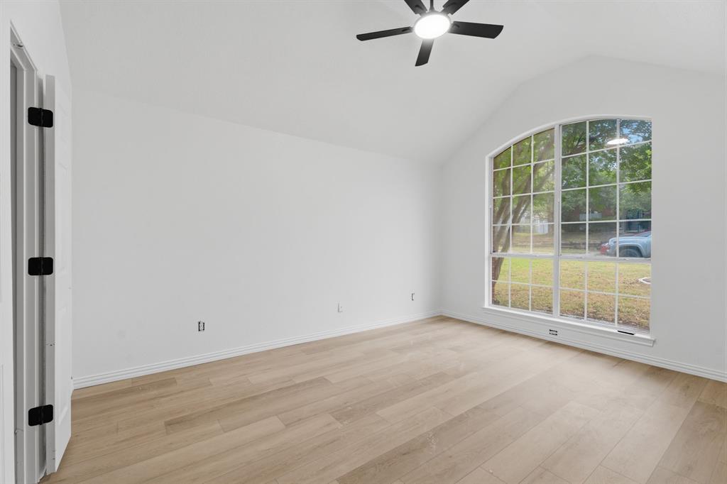 8260 Edgewater Drive Property Photo 12