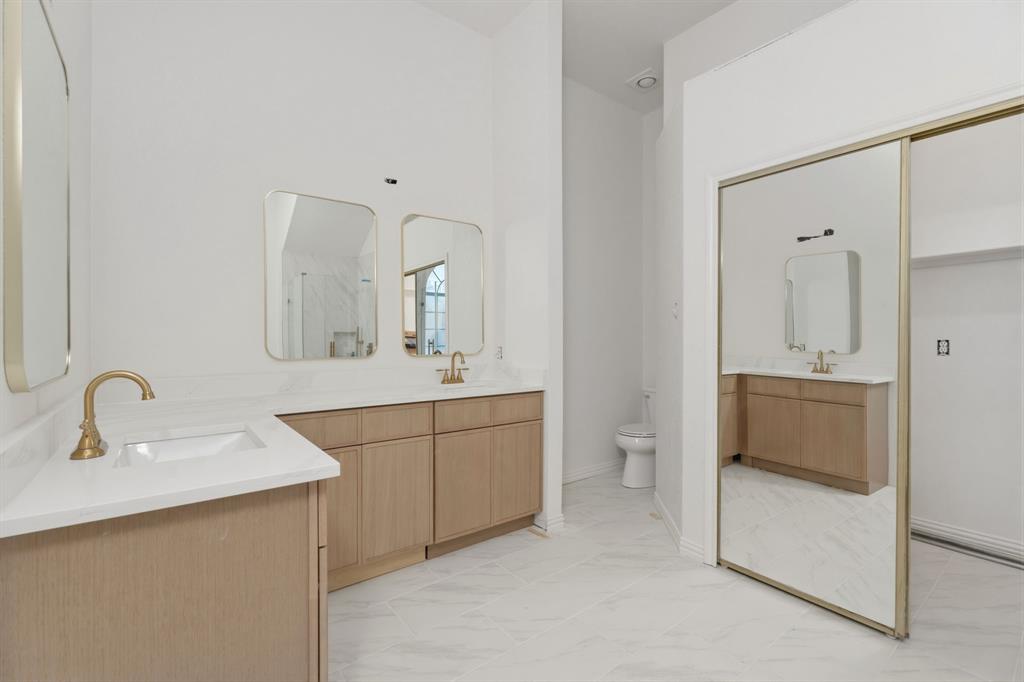 8260 Edgewater Drive Property Photo 14