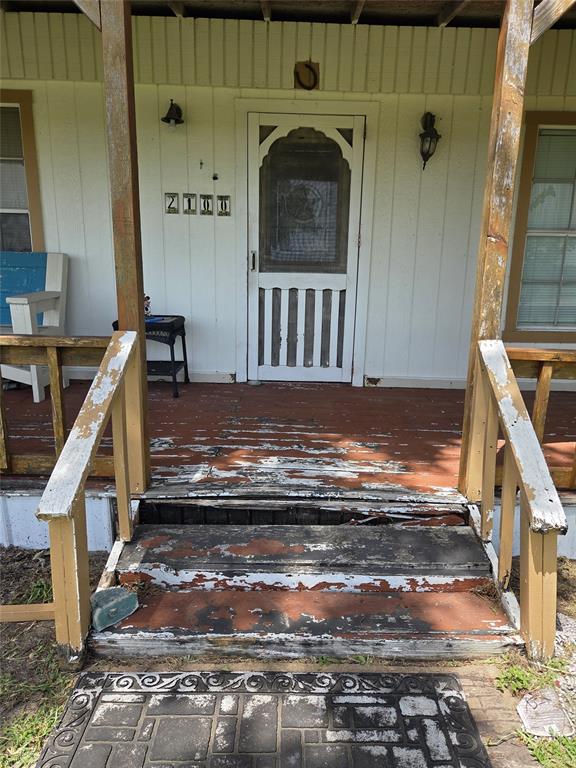 2100 S Highway 171 Property Photo 2
