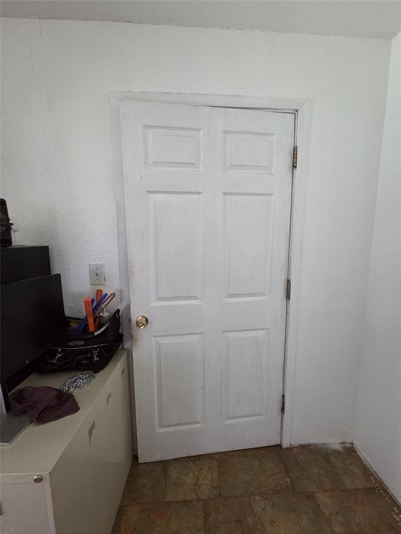2100 S Highway 171 Property Photo 10