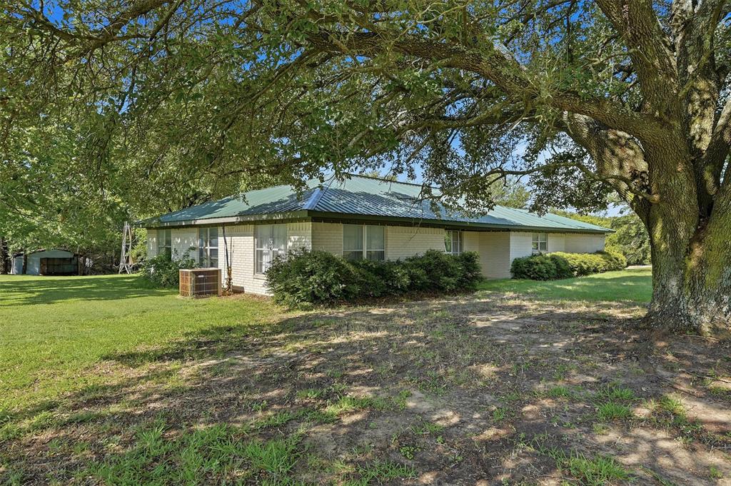 1746 Fm 678 Property Photo 3