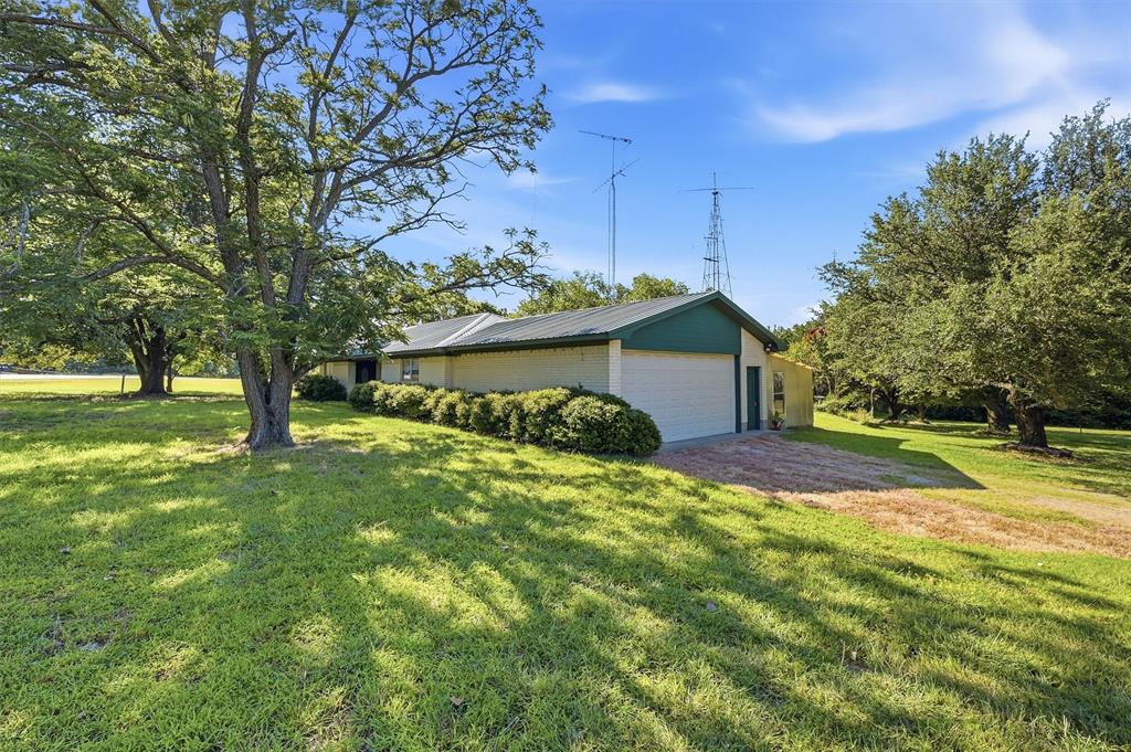 1746 Fm 678 Property Photo 4
