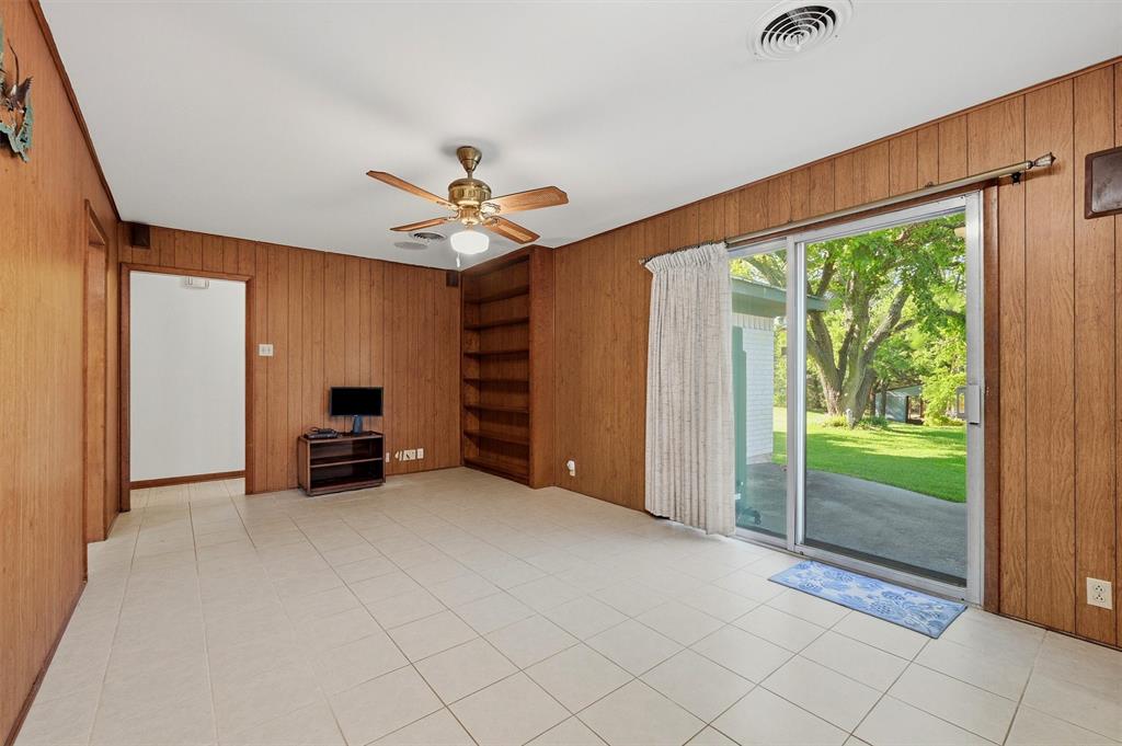 1746 Fm 678 Property Photo 9