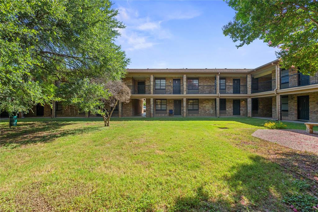 1214 Baylor Avenue 111