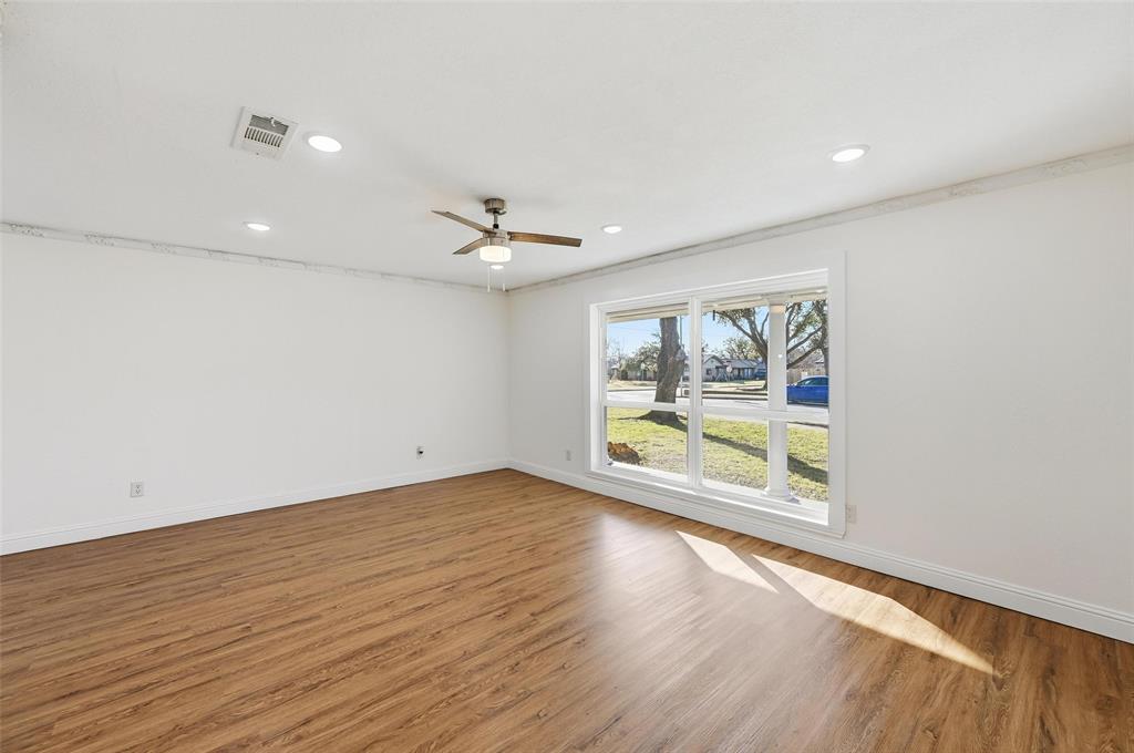 3301 Peachtree Lane Property Photo 6