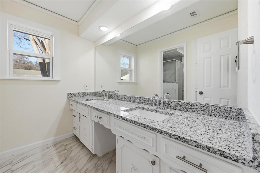 3301 Peachtree Lane Property Photo 16