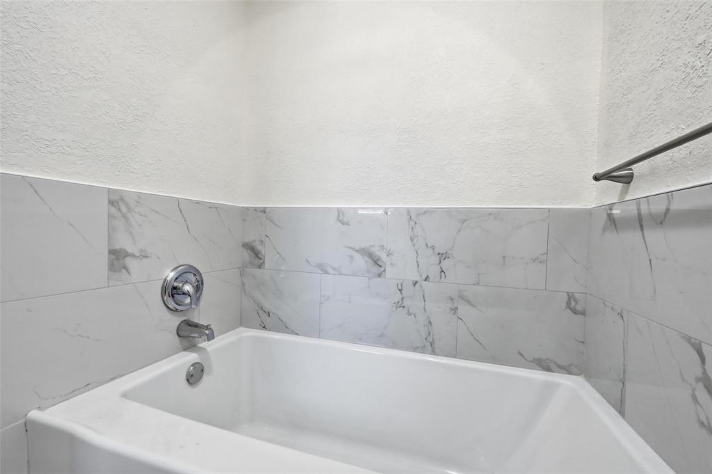 3301 Peachtree Lane Property Photo 17