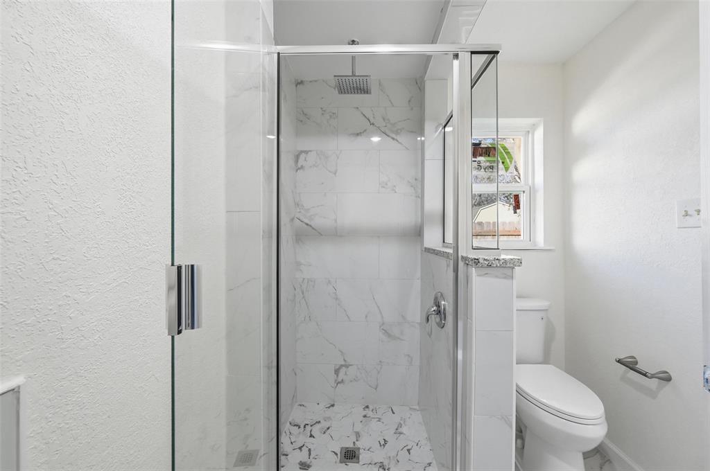 3301 Peachtree Lane Property Photo 18