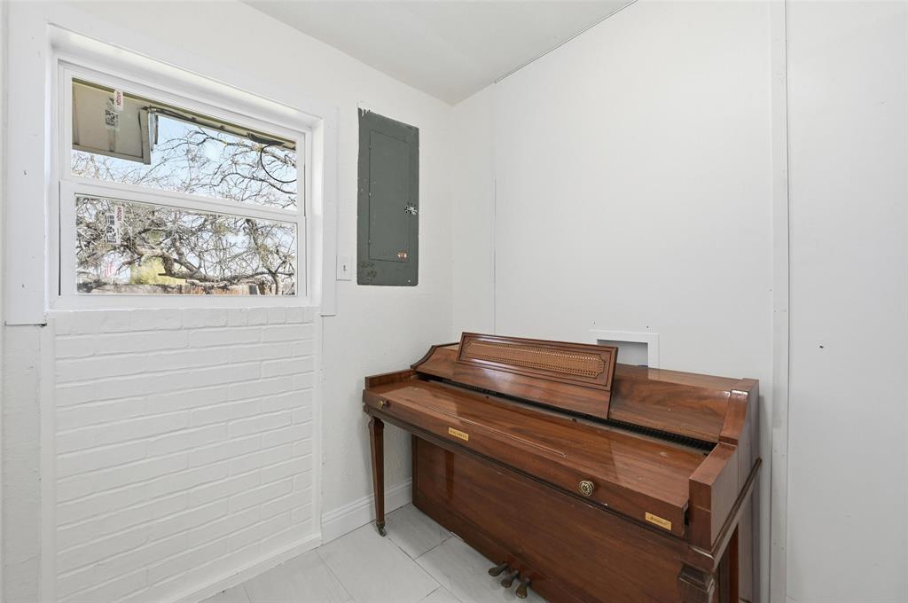 3301 Peachtree Lane Property Photo 27