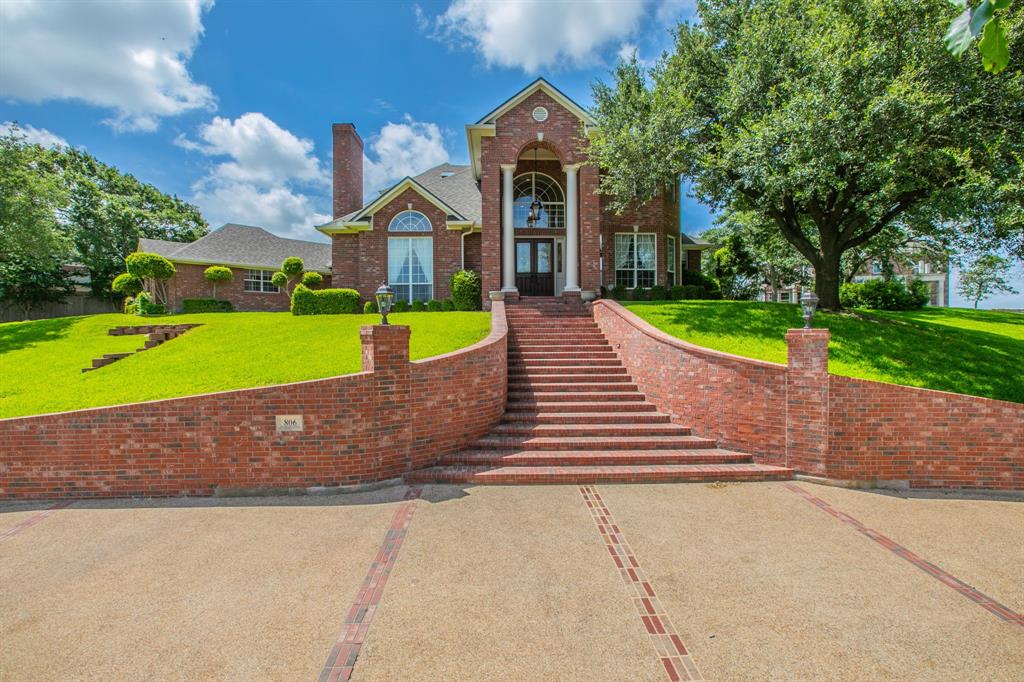 806 Forest Oaks Circle Property Photo 1