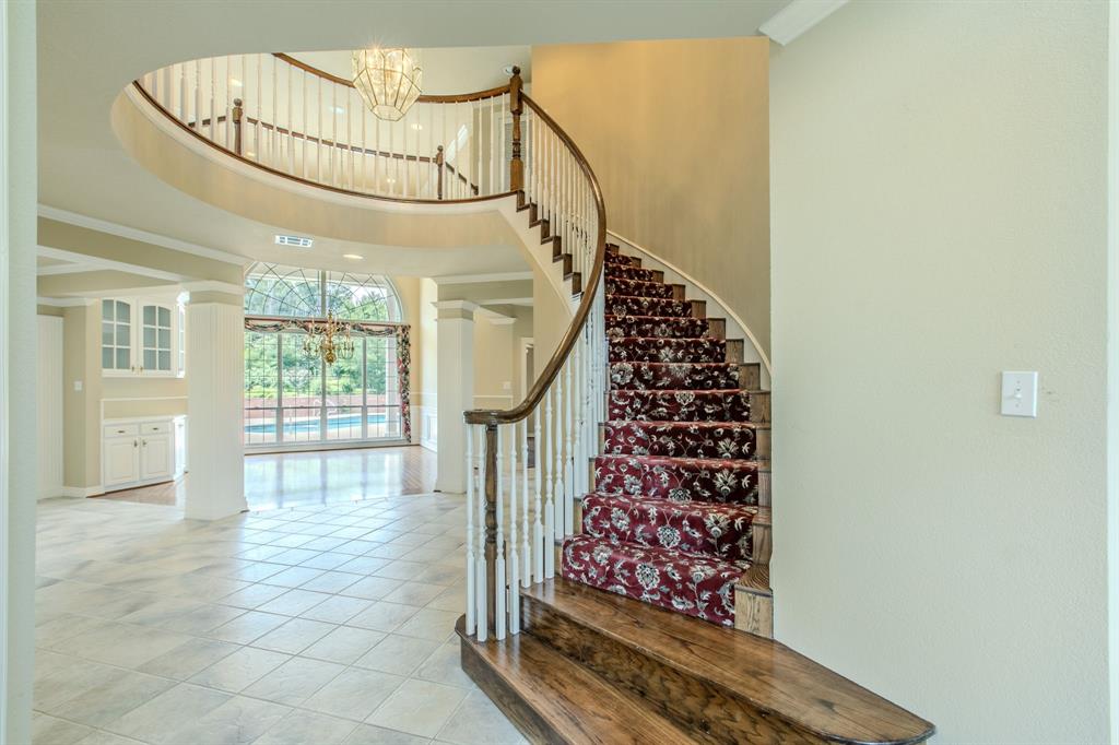806 Forest Oaks Circle Property Photo 3