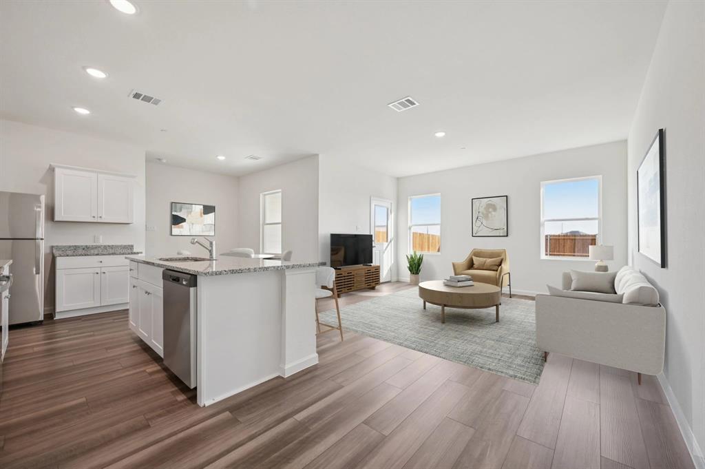 908 Penrose Property Photo 3