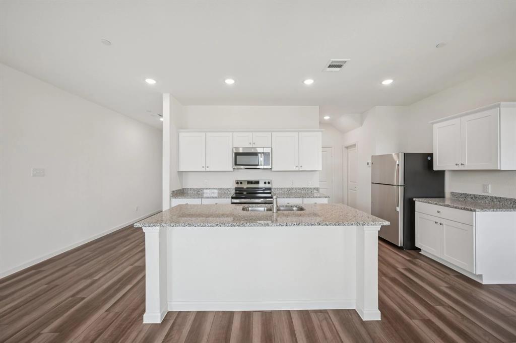 908 Penrose Property Photo 8