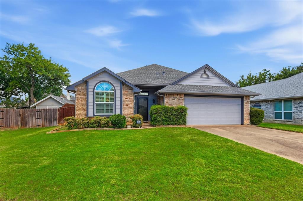 2703 Old English Court Property Photo 1