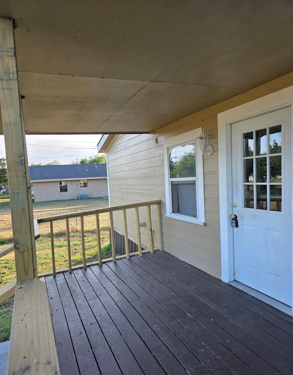 916 West Avenue B Property Photo 4