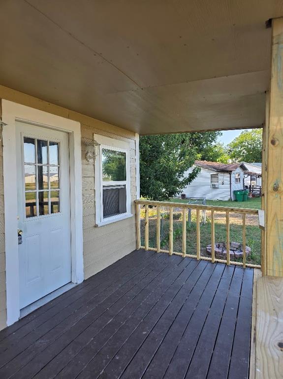 916 West Avenue B Property Photo 5