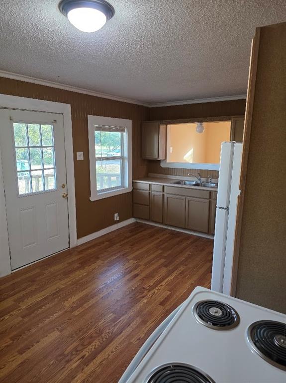 916 West Avenue B Property Photo 8