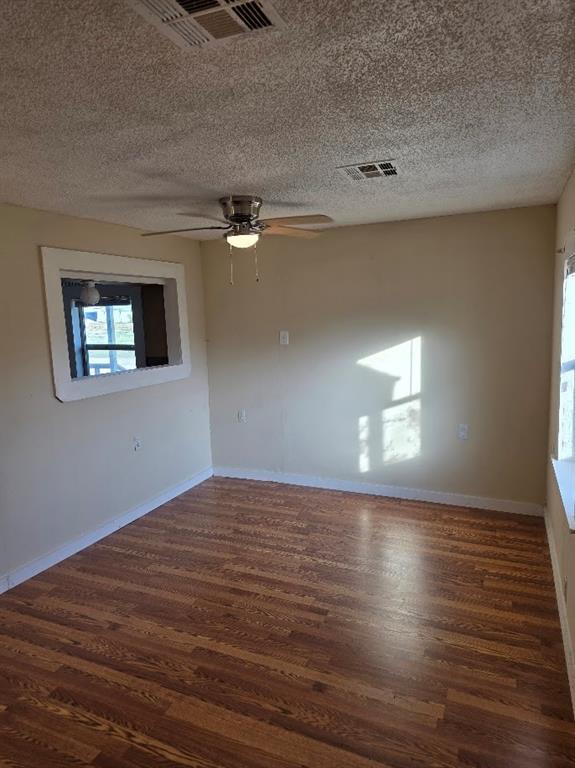 916 West Avenue B Property Photo 10