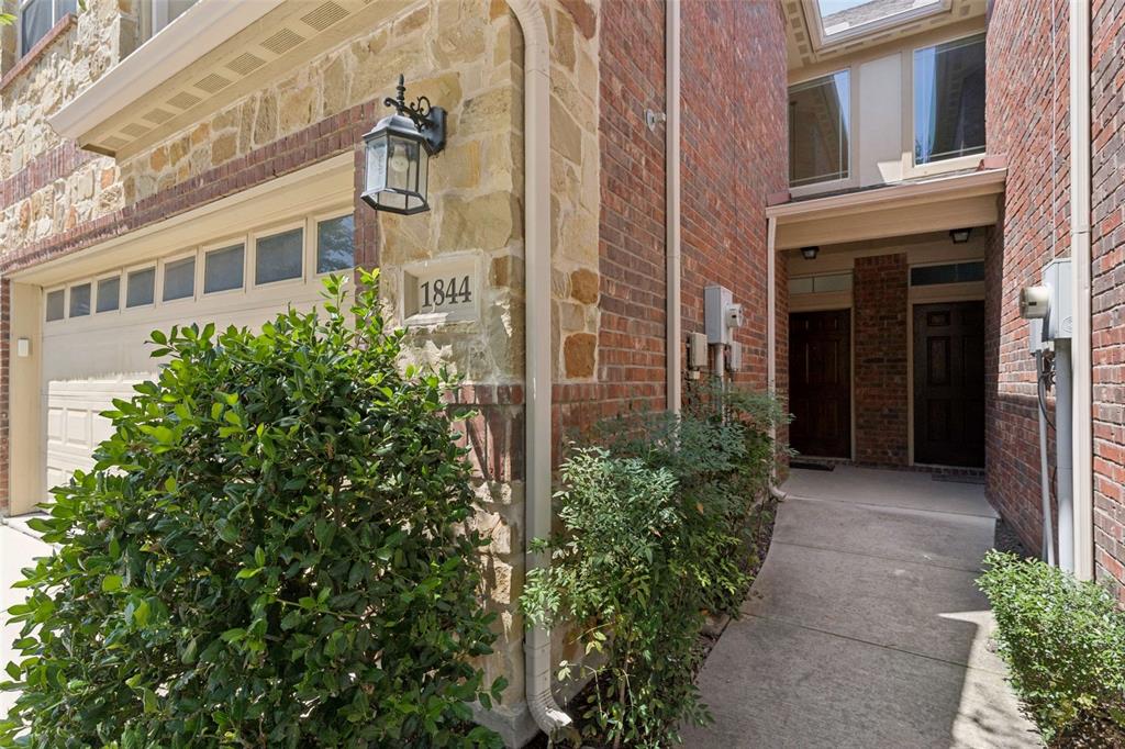 1844 Villa Drive Property Photo 3
