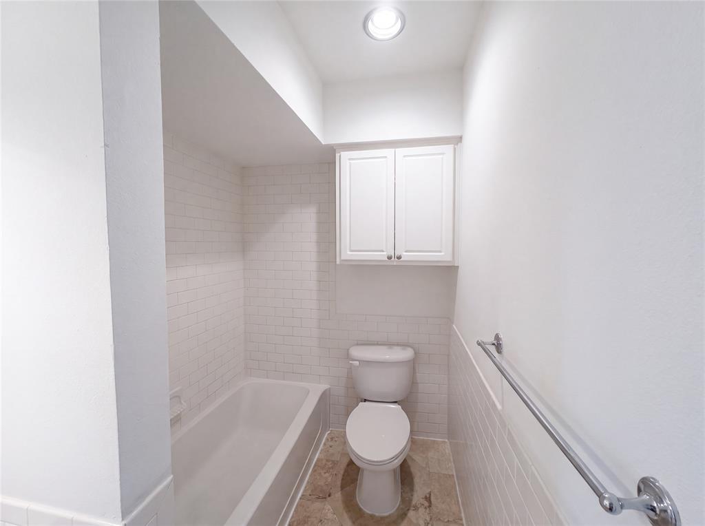 7734 Meadow Road 223 Property Photo 17