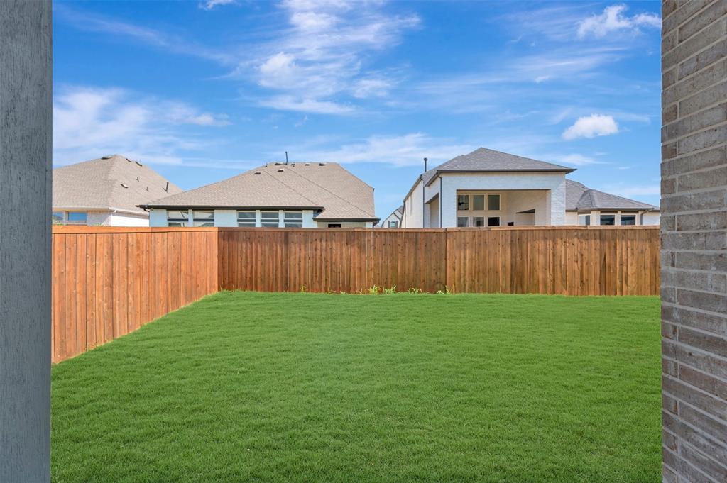4216 Silver Spur Court Property Photo 3