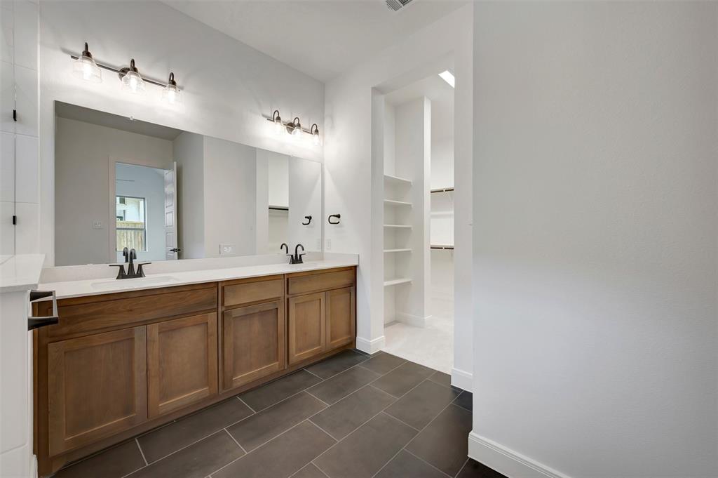 4216 Silver Spur Court Property Photo 15