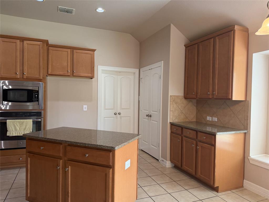 9638 Castlerock Trail Property Photo 13