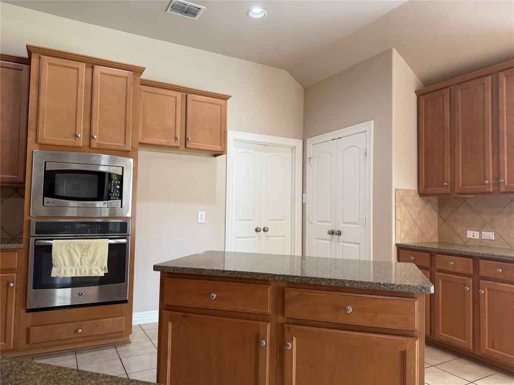 9638 Castlerock Trail Property Photo 14
