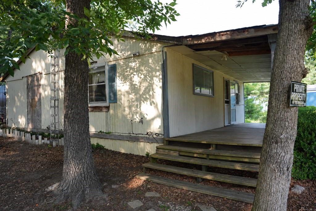 124 W Cedar Lane Property Photo 3
