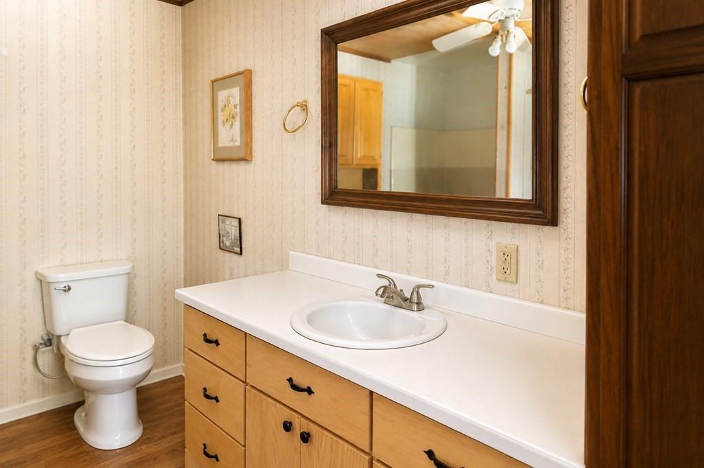 124 W Cedar Lane Property Photo 10
