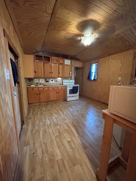 1362 Woodridge Property Photo 3