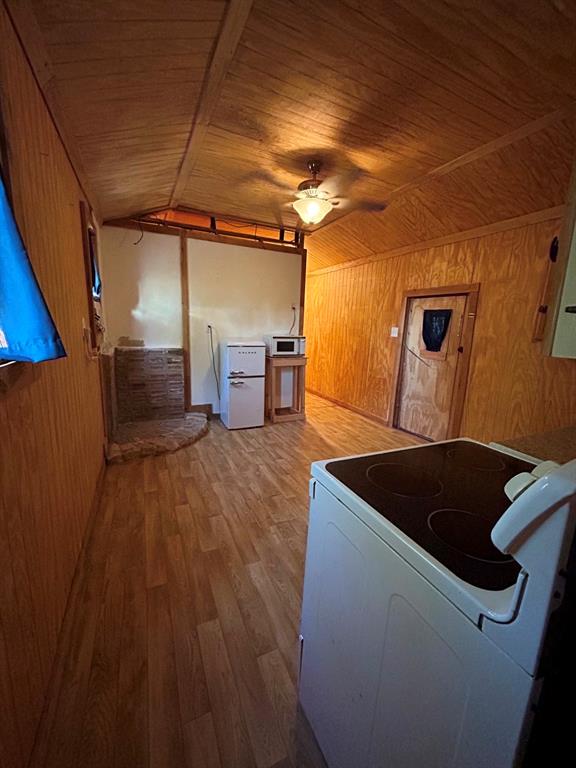 1362 Woodridge Property Photo 8