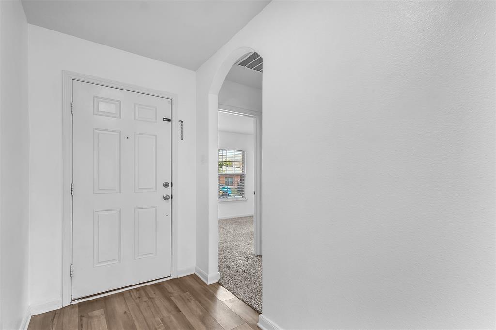 3083 Chillingham Drive Property Photo 2