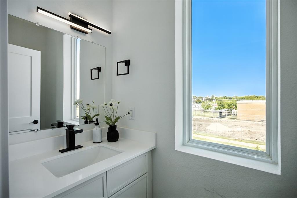 312 N Lancaster Avenue 12 Property Photo 7