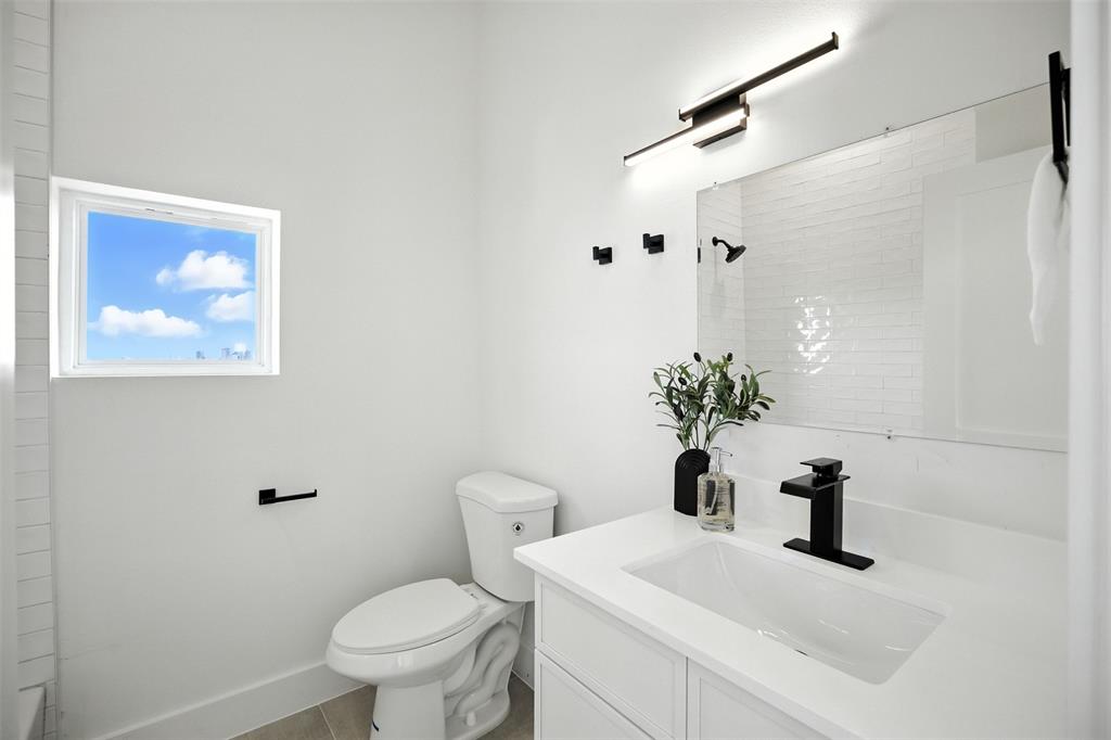 312 N Lancaster Avenue 12 Property Photo 28