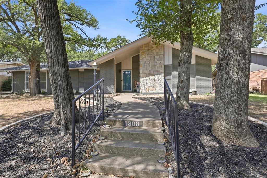 1308 W Redbud Drive