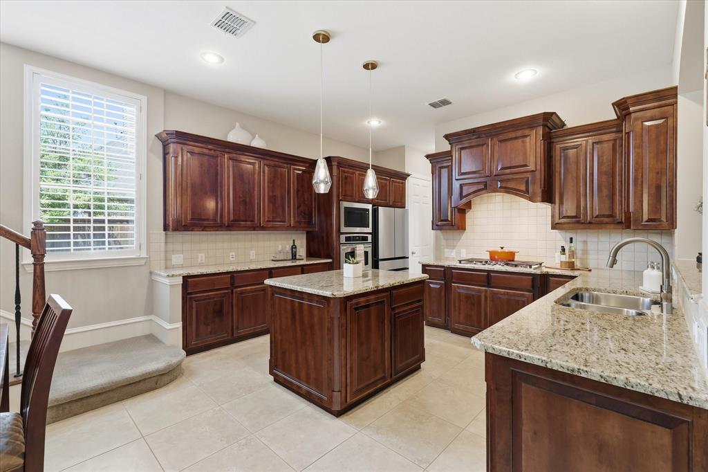 901 Foxworth Court Property Photo 12