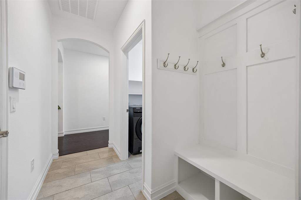 2909 Barnsley Drive Property Photo 18