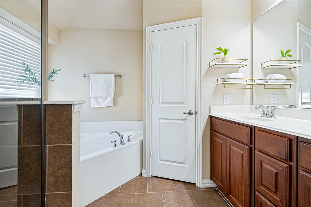 4916 Empire Way Property Photo 15