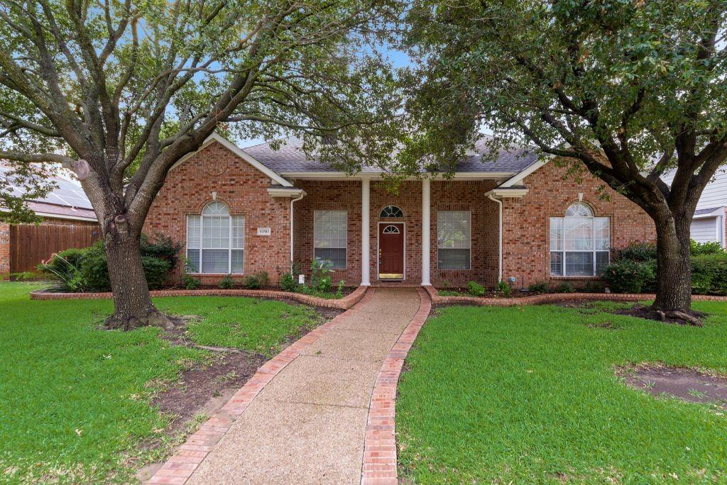 11781 Humberside Drive Property Photo 3