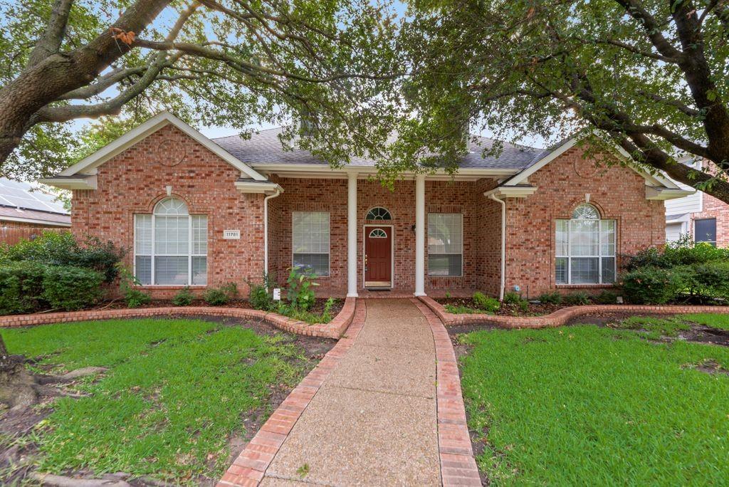 11781 Humberside Drive Property Photo 4